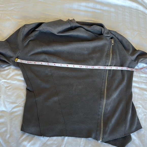 BLANK NYC for women size XS Faux Suede Asymmetric Zipper in gray - Picture 10 of 11